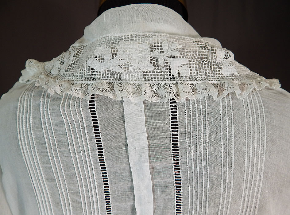 Vintage White Cotton Batiste Embroidered Maltese Bobbin Lace Peasant Dress
This is truly an exquisite piece of wearable lace art!