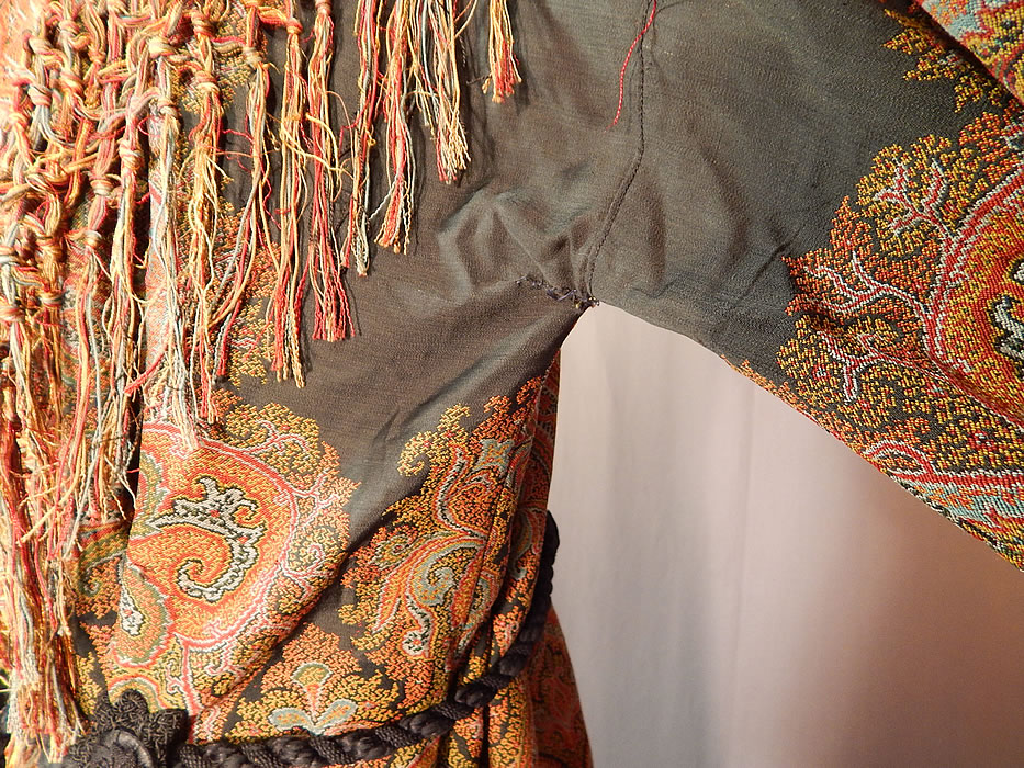 Victorian Antique Wool Paisley Shawl Collar Belted Robe Morning Dressing Gown
It is in good condition, with only a few small mends under the arms. This is truly a rare and exceptional piece of paisley textile art!