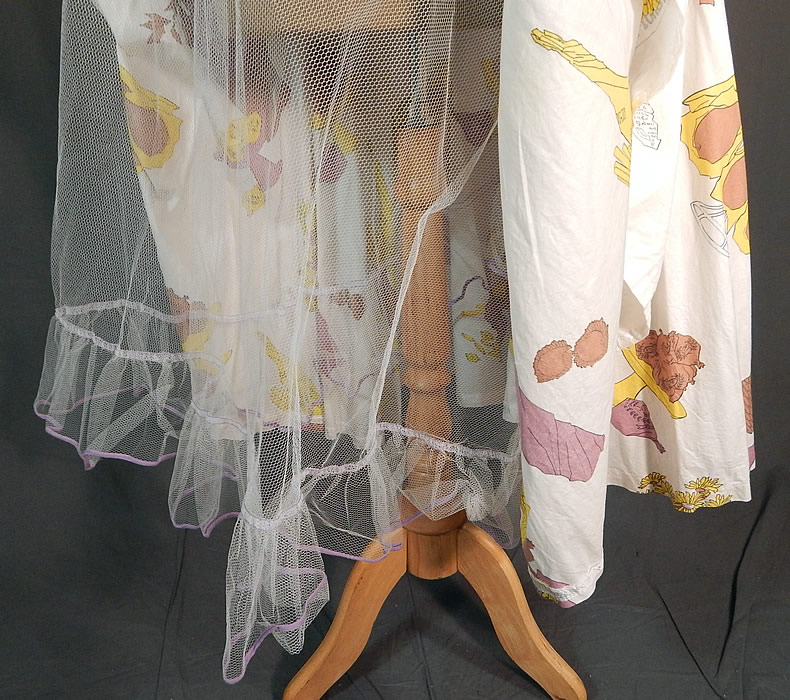 Vintage Cotton French Provincial Picnic Novelty Print Circle Skirt Tulle Net Petticoat
The skirt measures 31 inches long, with a 26 inch waist and size 18 tag inside. 