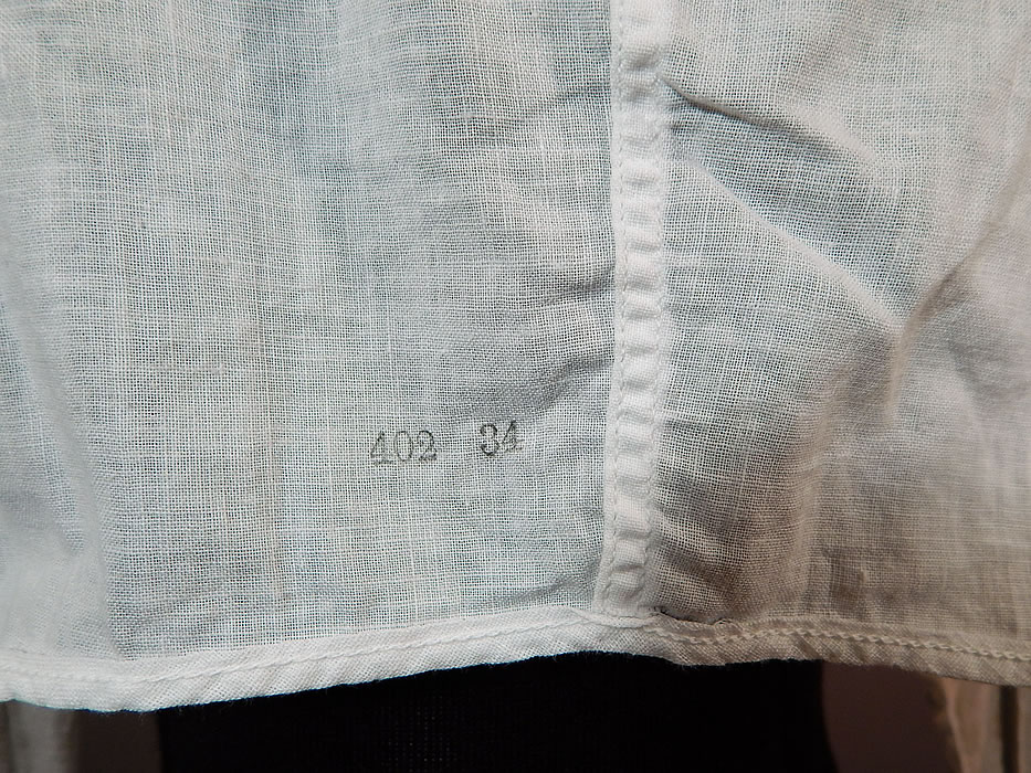 Vintage Edwardian White Cotton Camisole Corset Cover Stays Boning Bra Top
It is in excellent condition. This is truly a wonderful early piece of wearable lingerie art!