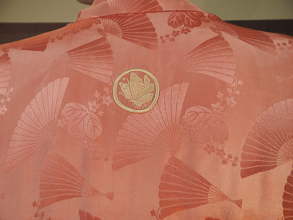 Vintage Japanese Pink Silk Damask Fan Floral Embroidered Mon Belted Kimono Robe
This is truly a wonderful piece of wearable Japanese textile art!