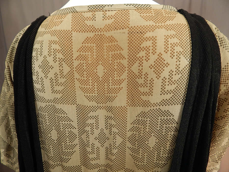 Vintage Art Deco Silk Print Top Black Jersey Knit Pinafore Dress & Beaded Belt
The dress measures 46 inches long, with a 40 inch bust and 34 inch waist. 