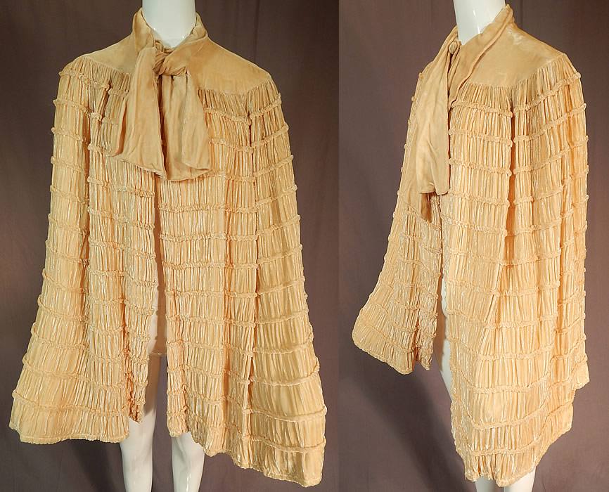 Vintage Art Deco Ruched Pleated Cream Silk Velvet Flapper Evening Cloak Cape
This vintage Art Deco ruched pleated cream silk velvet flapper evening cloak cape dates from the 1920s.