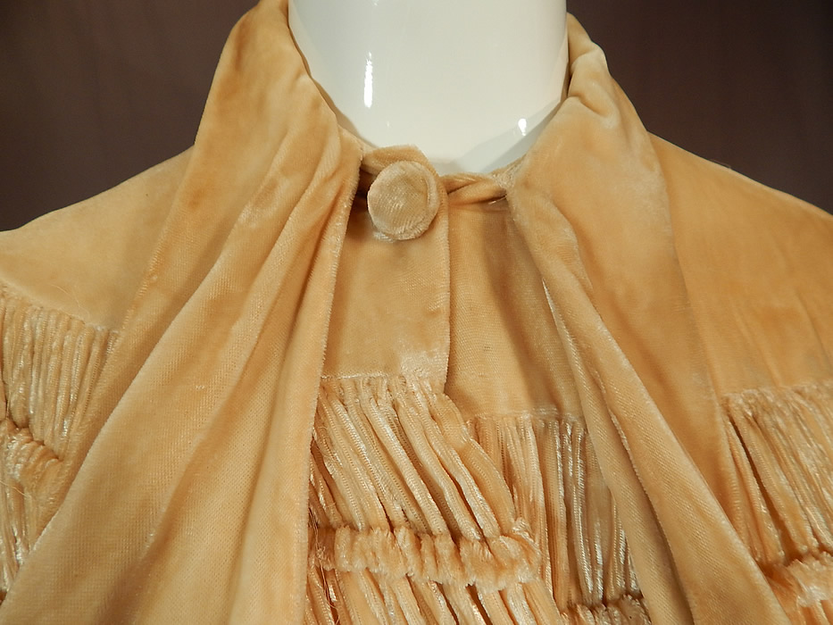 Vintage Art Deco Ruched Pleated Cream Silk Velvet Flapper Evening Cloak Cape
This fabulous flapper evening cloak cape is a long full mid length, with a neck tie scarf sash collar, a velvet covered button closure at the neck and is fully lined. 