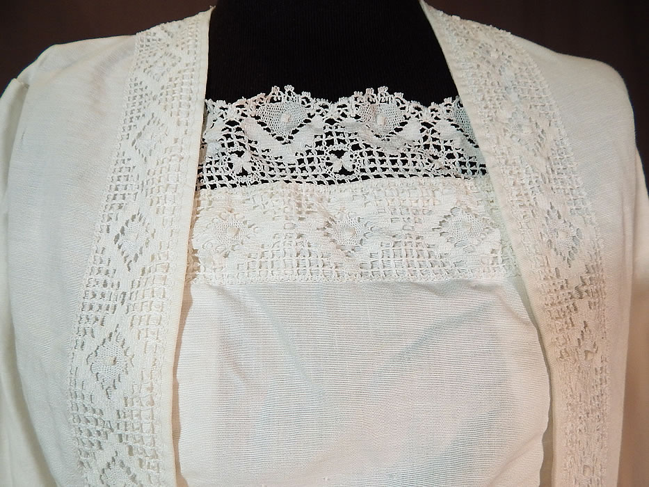 Edwardian White Cotton Cluny Bobbin Lace Walking Suit Jacket Blouse Skirt
This vintage Edwardian era white cotton cluny bobbin lace walking suit jacket blouse and skirt dates from 1915.