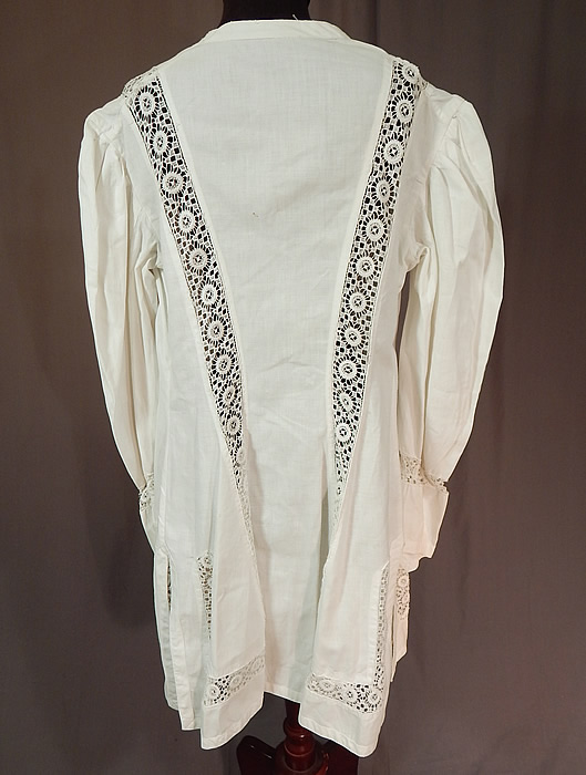 Edwardian Womens White Linen Lace Trim Walking Suit Jacket Coat
The coat measures 36 inches long, with a 36 inch bust, 30 inch waist, 40 inch hips and 24 inch long sleeves. It is in excellent condition. This is truly a wonderful piece of wearable textile art! 