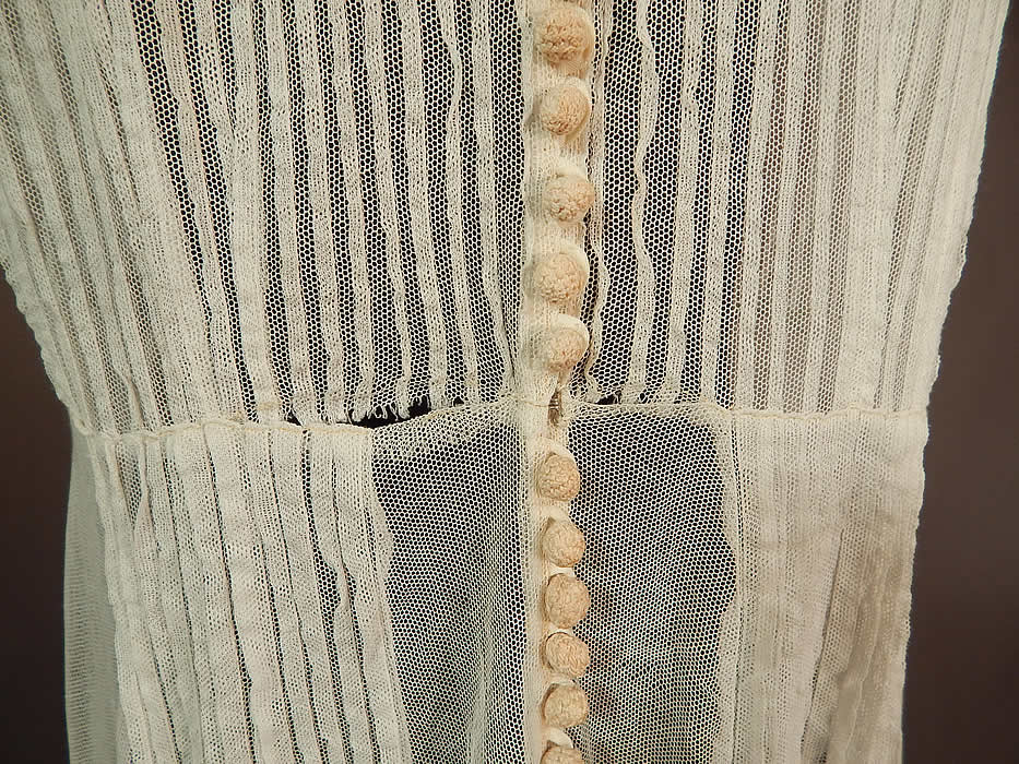 Vintage White Tulle Net Pintuck Pleat Embroidered Lace Applique Maxi Dress
It is in good condition, with only some separation on the back waist seam (see close-up). This is truly a wonderful piece of wearable lace art! 