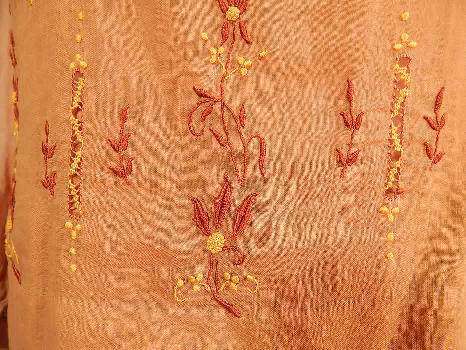 Vintage Brown Cotton French Knot Embroidery Boho Peasant Slip Dress & Blouse
The top measures 23 inches long, with a 36 inch bust, 36 inch waist and 22 inch long sleeves.