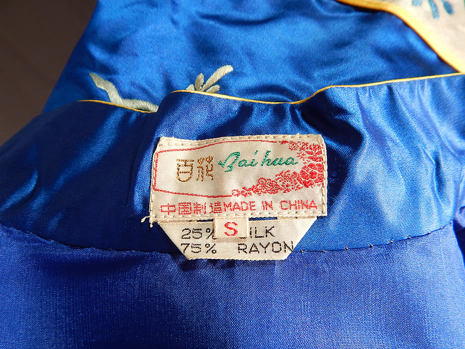 Vintage Bai hua Chinese Blue Silk Rayon Embroidered Pajamas Pants Robe NWT
This perfect pajama ensemble has a mid length short surcoat style robe jacket, with a mandarin collar, long full sleeves, with white silk colorful embroidered cuffs, trim edging, yellow knotted button toggle trim closures down the front and is fully lined, with a "Bia hua Made in China" label and size Small tag sewn inside. 