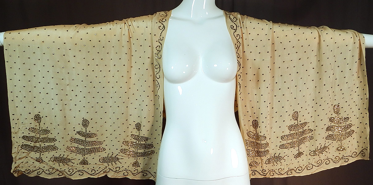 Vintage Art Deco Turkish Tel-Kirma Assuit Cream Silk Silver Stud Shawl Scarf
This Tel-Kirma telli shawl is a close relative to the Egyptian Tulle-bi-telli, Assuit, Asyut, Assyut, Assiut. Tulle-bi-telli, but is a Turkish style.