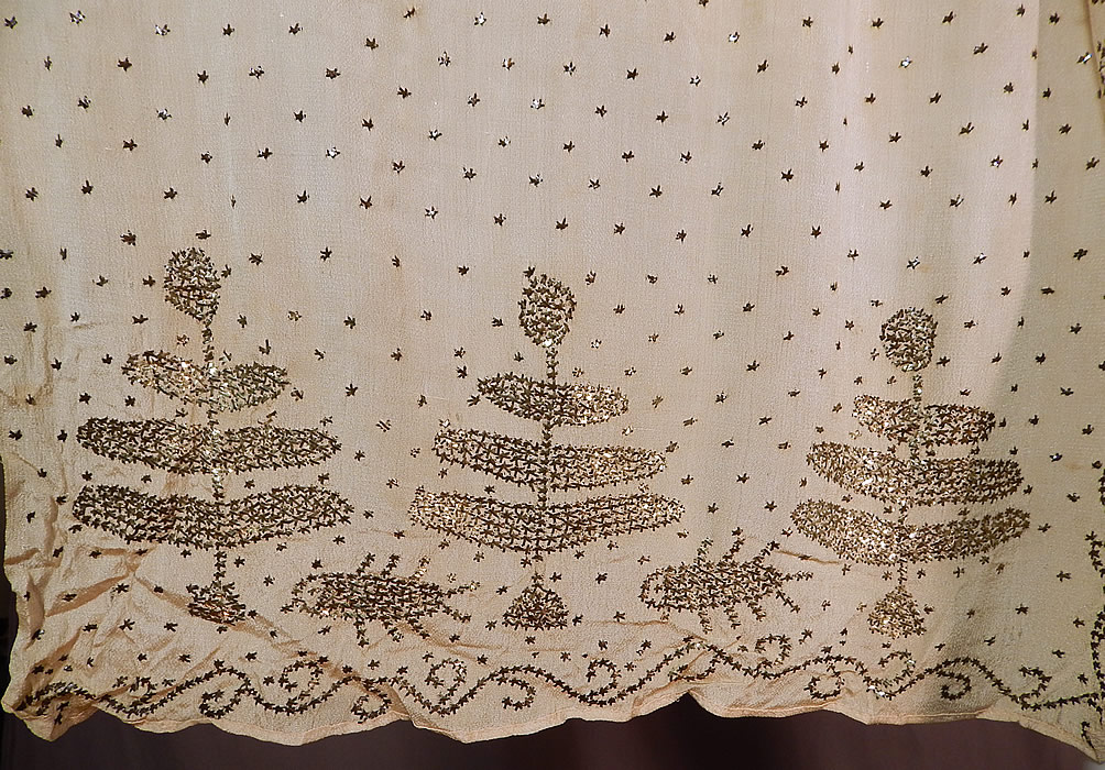 Vintage Art Deco Turkish Tel-Kirma Assuit Cream Silk Silver Stud Shawl Scarf
This is truly a rare and one of a kind piece of wearable Ottoman Turkish textile art!