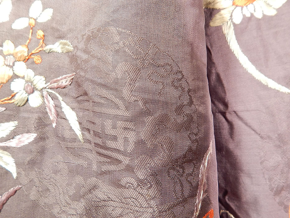 Antique Chinese Purple Silk Ji Brocade Embroidered Floral Cheongsam Qipao Robe
This is truly a wonderful piece of wearable antique Chinese textile art! 