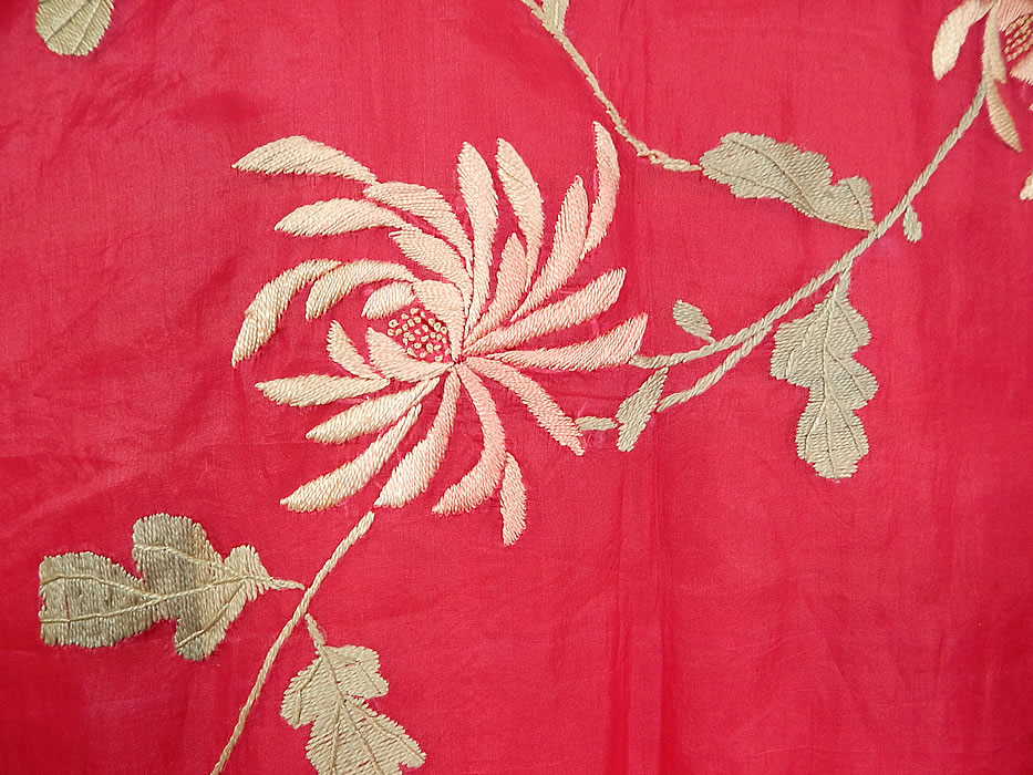 Vintage Japanese Fuchsia Pink Silk Chrysanthemum Embroidered Kimono Robe
This is truly a wonderful piece of wearable Japanese Japonism wearable textile art! 