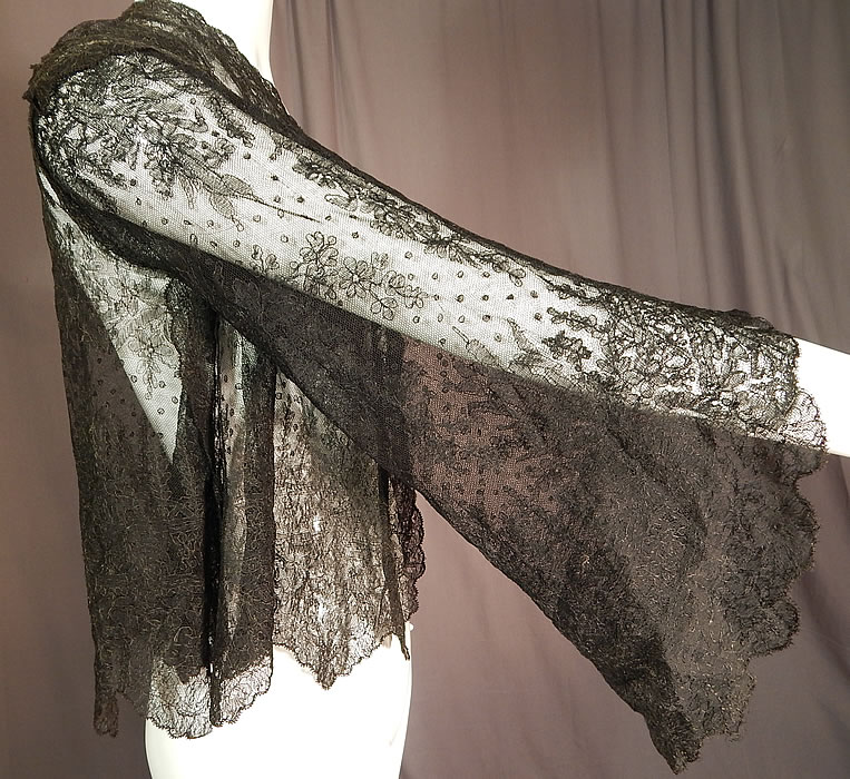 Victorian Antique Black Chantilly Lace Shawl Wide Pagoda Sleeve Jacket
The jacket measures 23 inches long, with a 40 inch bust, 20 inch long sleeves and 15 inch back shoulders. 