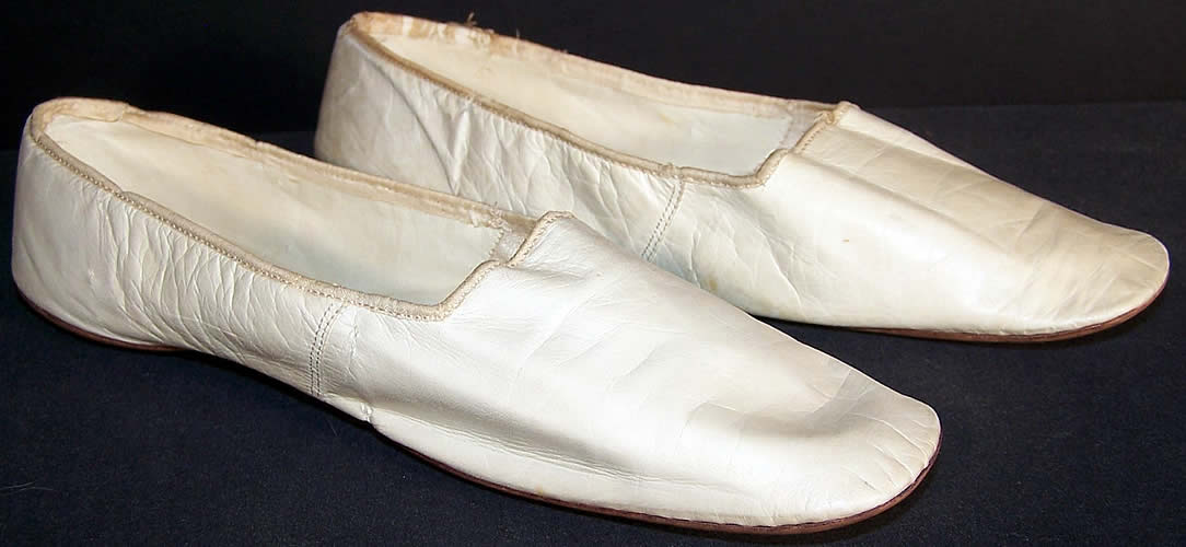 Victorian White Kid Leather Straight Sole Wedding Shoes Front view.