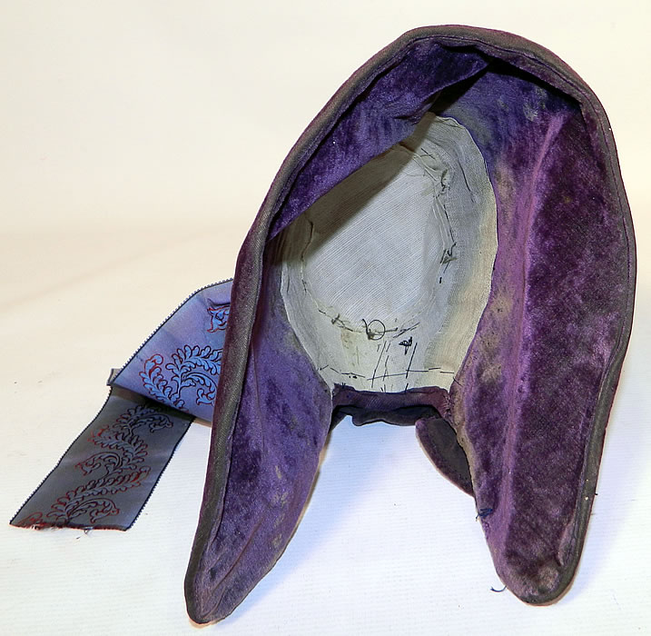 Victorian Civil War Era Antique Purple Violet Silk Velvet Drawn Spoon Bonnet.  It is in good  condition, with only some minor wear, worn spots on the velvet nap along the edgings. This is truly a wonderful piece of wearable Victoriana millinery art!