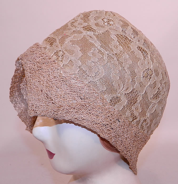 Vintage Ultra Smart by H.H. Co. Ecru Cream Lace Woven Straw Brim Flapper Cloche Hat. It is made of a ecru cream color lace net fabric, with a natural straw woven brim. This fabulous flapper cloche style summer hat has a form fitting style with an uneven asymmetrical brim.
