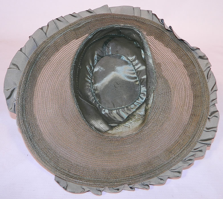 Vintage Sage Green Straw Silk Ribbon Ruffle Trim Wide Brim Cloche Hat
It is in good condition, with only a few frays on the inside silk lining. 