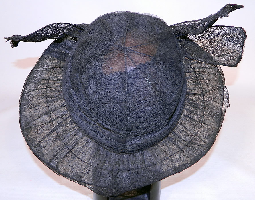 Vintage Black Chantilly Lace Wired Wing Trim Wide Brim Cloche Hat
This is truly a wonderful piece of wearable Art Deco millinery art!