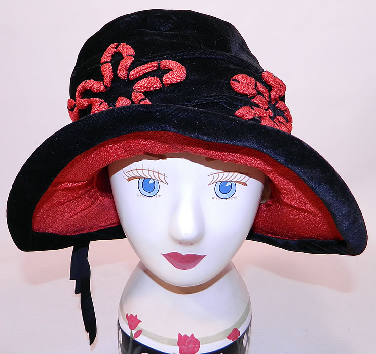 Vintage Black Velvet Red Soutache Embroidered Flower Flapper Cloche Hat
This vintage black velvet red soutache embroidered flower flapper cloche hat dates from the 1920s.