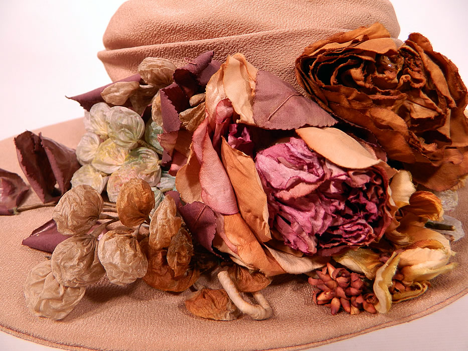 Edwardian Belle Epoque Taupe Silk Autumn Fall Floral Foliage Trim Wide Brim Hat
It is in excellent condition and appears to have never been worn. 