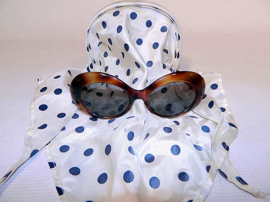 Vintage Audrey Hepburn Style Italian Polka Dot Headscarf Headband & Sunglasses
This is truly a wonderful piece of wearable art! 