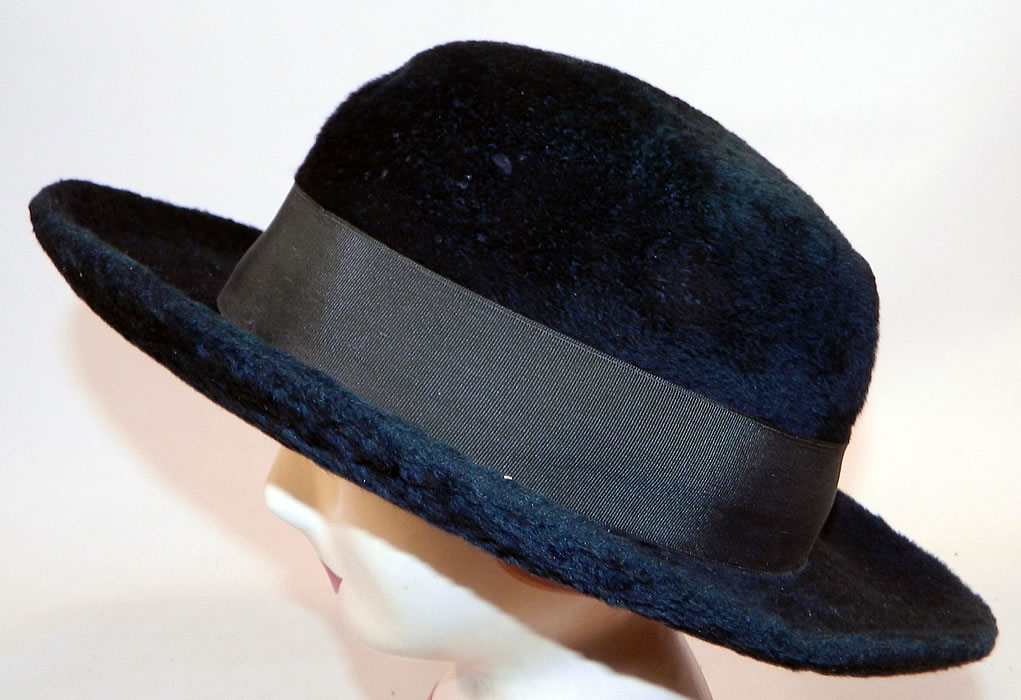 Edwardian Vintage Matteawan Mfg. Co. Green Felted Wool Derby Bowler Hat
This beautiful bowler derby style hat has a wide slightly upturned brim, a tall round crown and is fully lined. 