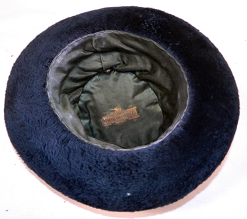 Edwardian Vintage Matteawan Mfg. Co. Green Felted Wool Derby Bowler Hat
It is in good condition, with only a few tiny moth nips. This is truly a wonderful piece of wearable millinery art!
