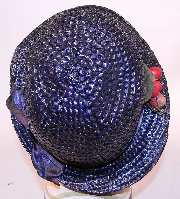 Vintage Navy Blue Woven Straw Red Cherry Silk Ribbon Bow Trim Childs Cloche Hat
It is in good condition. 