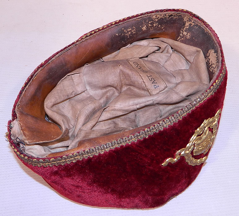 Vintage Fraternal Freemasonry Masonic Past Grand Master Red Velvet Gold Trim Cap Hat
It is in good condition, with only some soiling wear on the inside lining leather trim sweatband.