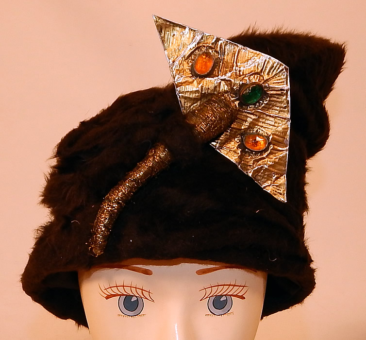 Vintage Sykes NY Label Brown Beaver Felt Fur Gold Jeweled Trim Toque Cloche Hat
This vintage Sykes NY label brown beaver felt fur gold jeweled trim toque cloche hat dates from the 1920s.