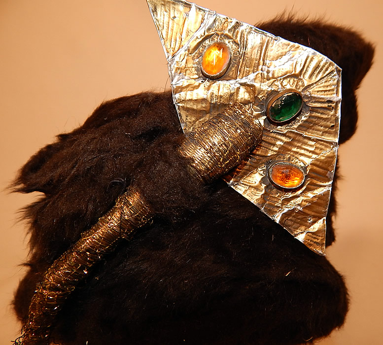 Vintage Sykes NY Label Brown Beaver Felt Fur Gold Jeweled Trim Toque Cloche Hat
It is made of a dark chocolate brown plush beaver felt fur fabric, with a gold metallic thread wrapped, wired crimped foil bejeweled winged triangle trim accent on the front.