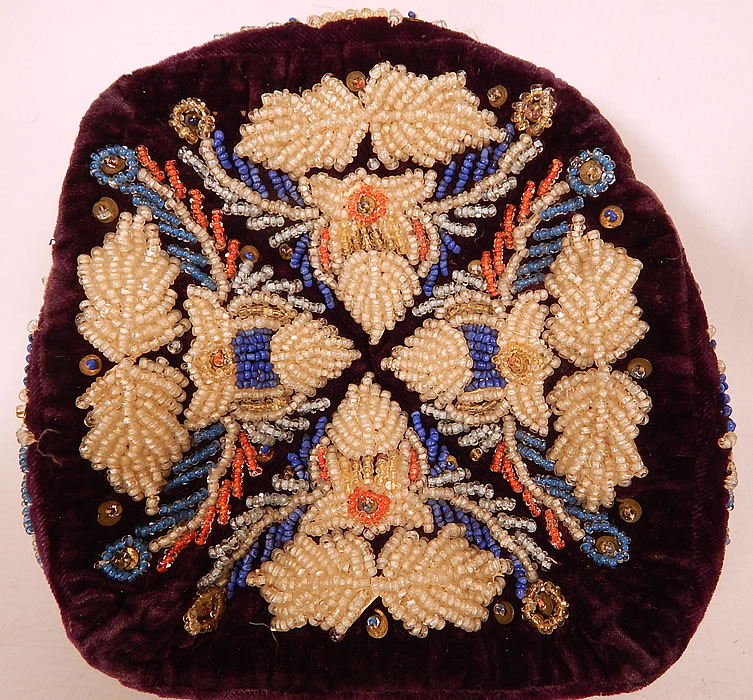 Antique Uzbek Beaded Velvet Victorian Smoking Cap Duppi Hat Tubeteika
It is in good condition, with only some minor wear to the velvet nap. 