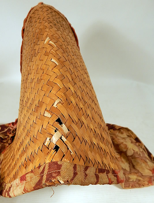 Victorian Womens Woven Natural Straw Chintz Curtain Sunbonnet Sunhat Bonnet
It is in good condition, with only a tiny hole on the fabric and some slight small frayed breaks on the straw fold on top. This is truly a beautiful bonnet and wonderful piece of antique Victoriana millinery wearable art! 