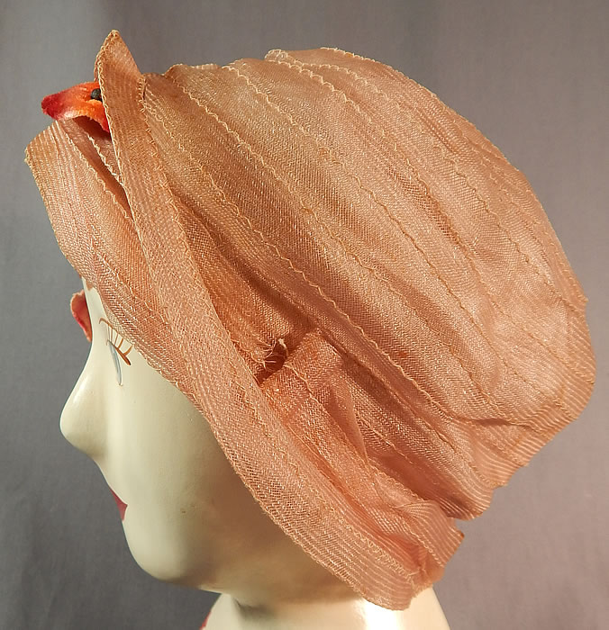 Vintage Art Deco Woven Pink Pastel Red Velvet Flower Flapper Cloche Hat
This fabulous flapper cloche style hat is form fitting, with an uneven asymmetrical slight folded upturned brim and fully lined in pink silk.