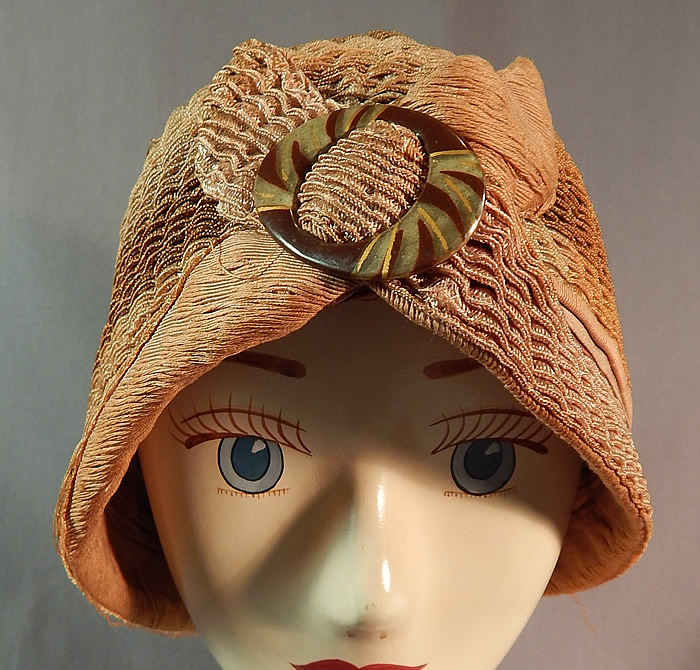 Vintage Art Deco Striped Brown Ombre Woven Straw Flapper Cloche Hat & Buckle
This vintage Art Deco striped brown ombre woven straw flapper cloche hat and buckle dates from the 1920s.