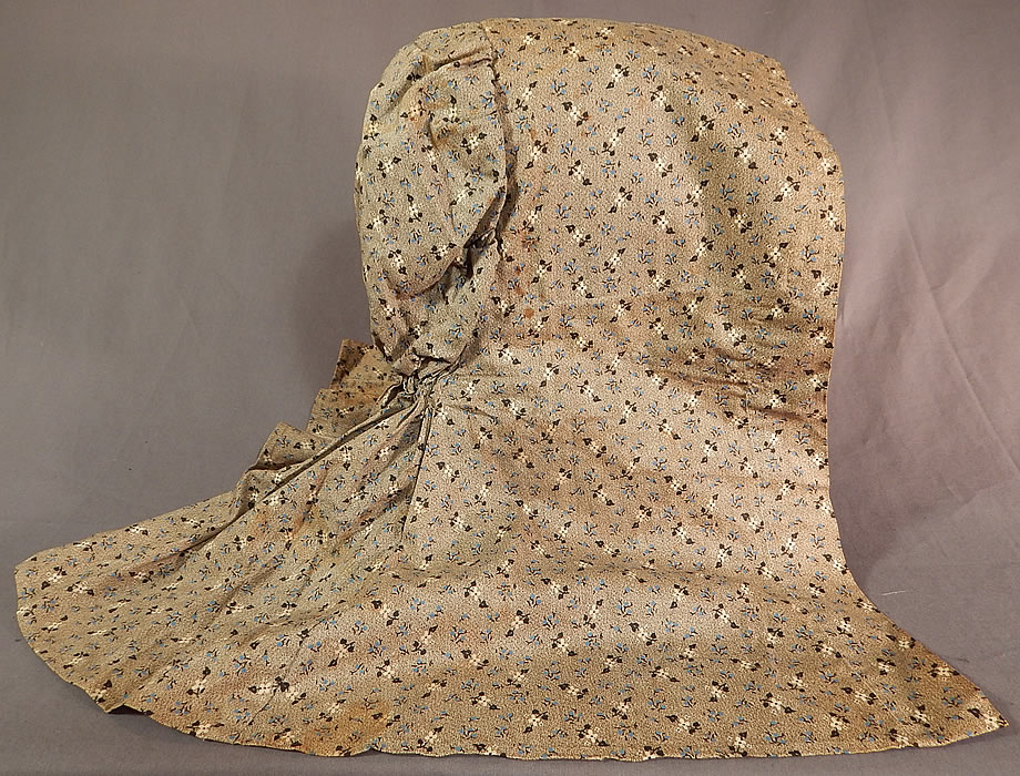 Victorian Calico Cotton Floral Print Long Curtain Sunbonnet Sunhat Workwear Bonnet
This women's workwear summer sunhat sunbonnet would have been worn while working in the fields, with a wide large broad brim to shade the face from the sun and very long curtain cape ruffle back drape flounce for protection of the neck with drawstring gathering on back. It is unlined and has a matching fabric front tie closure. 