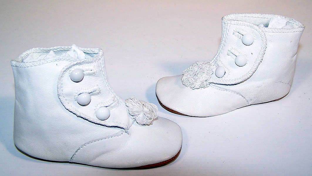Unworn Edwardian White Kid Leather Pompom Button Baby Boots Child Shoes