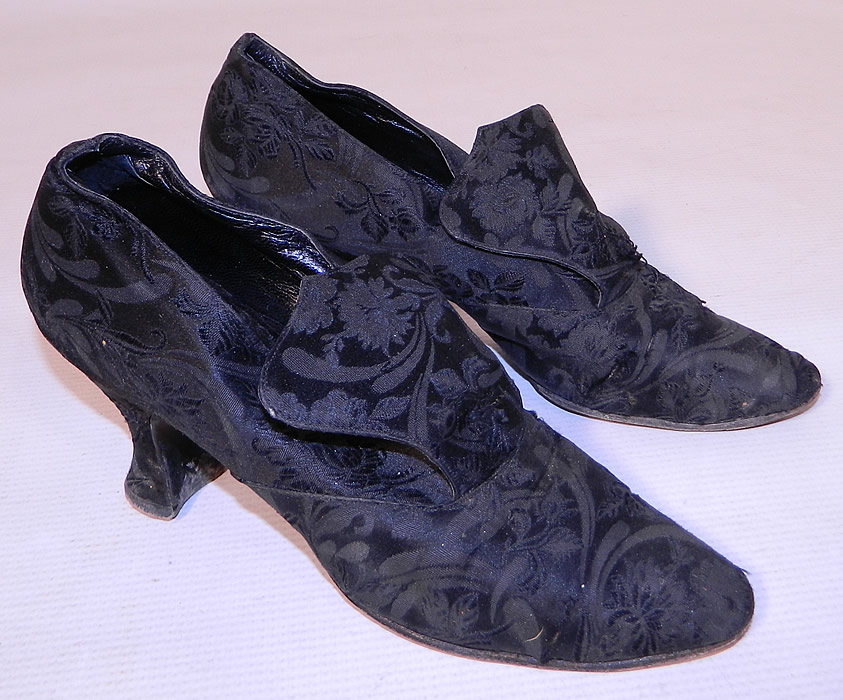 Vintage JW Robinson Co Los Angeles Edwardian Black Silk Damask Brocade Tongue Shoes. This pair of Edwardian era vintage JW Robinson Co Los Angeles black silk damask brocade tongue shoes date from 1910.