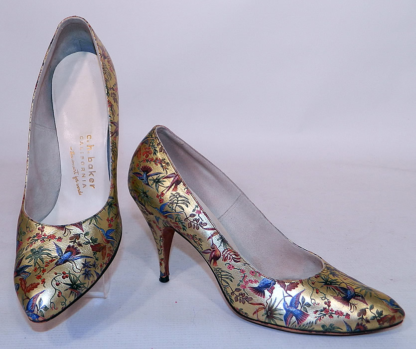 Vintage Galliano Gold Leather Botanical Hummingbird Print Stiletto Heel Shoes. They are made of a gold metallic lamé leather, with a colorful painted botanical print of plants, flowers and beautiful hummingbirds.