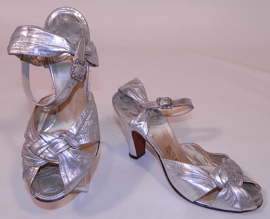Vintage Bullock's Wilshire Silver Lamé Lame Leather Ankle Strap Evening Dance Shoes
This pair of vintage Bullock's Wilshire silver lamé leather ankle strap evening dance shoes date from the 1930s.They are made of a silver metallic lamé leather.