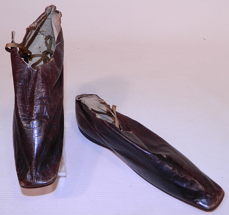 Victorian Brown Leather Crooked Sole Side Lacing Dainty Ankle Half Boots
They are made of a dark brown leather, with original side lacing silk shoe strings. 