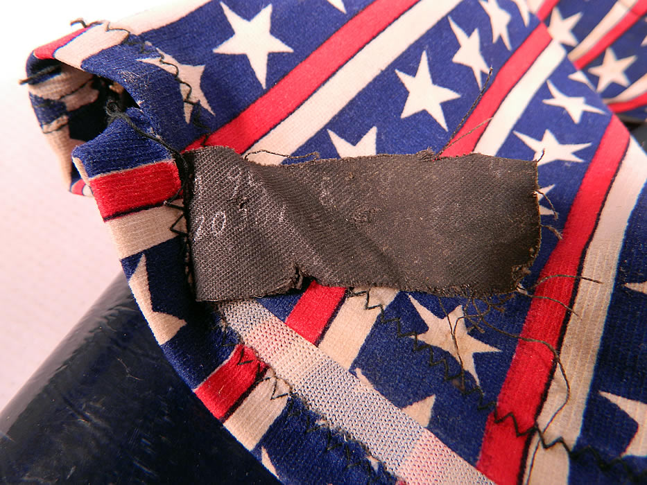 Vintage Patriotic Red White Blue Stars & Stripes Stretch Fabric Knee High GoGo Boots
They are in good condition, with only some slight soiling on the fabric shoe from wear. 