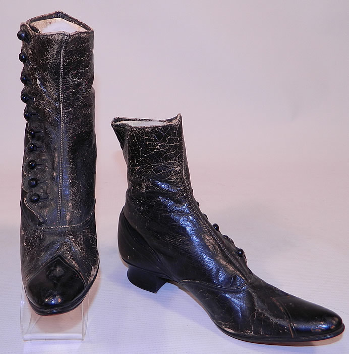 Unworn Victorian Scalloped Side Button Black Leather High Top Boots
The boots have pointed toes, 10 black shoe buttons along the side for closure and low stacked wooden black French Louis XV heels. 