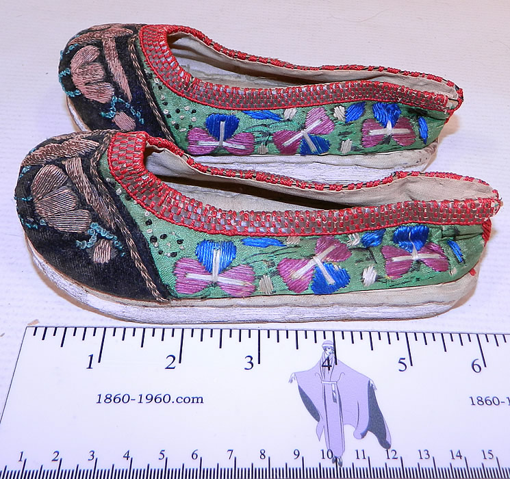 Antique Chinese Forbidden Stitch Embroidered Bound Foot Slippers Platform Shoes
The shoes measure 7 inches long, and are 2 inches wide.