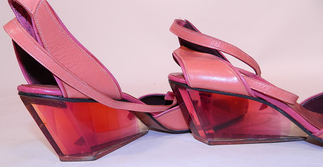 Vintage Gaza Bowen Rose Leather Lucite Plexiglass Wedge Heel Sculptor Art Shoes.
They are written inside from the renowned sculptor artist shoemaker Gaza Bowen collection and dated 1984. 