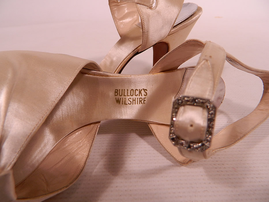 Vintage Bullock's Wilshire White Silk Satin Ankle Strap Evening Bridal Wedding Shoes
There is a "Bullock's Wilshire" label embossed inside on the white satin insoles. 
