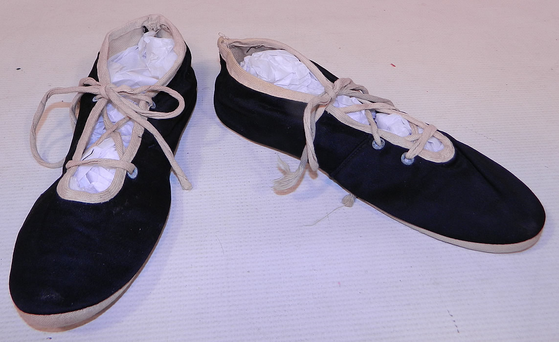 Vintage Womens Black & White Cotton Canvas Ballet Flats Lace-up Bathing Slippers Shoes
The shoes measure 9 1/2 inches long and 3 inches wide. 