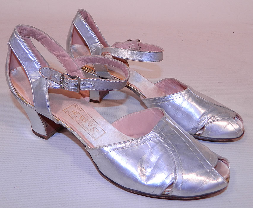 Vintage Sam's Slipper Shoppe Silver Metallic Leather Art Deco Ankle Strap Shoes
These sensational slippers shoes have an open toe, peek-a-boo sides, adjustable buckle closure ankle straps and leather covered cube heels.