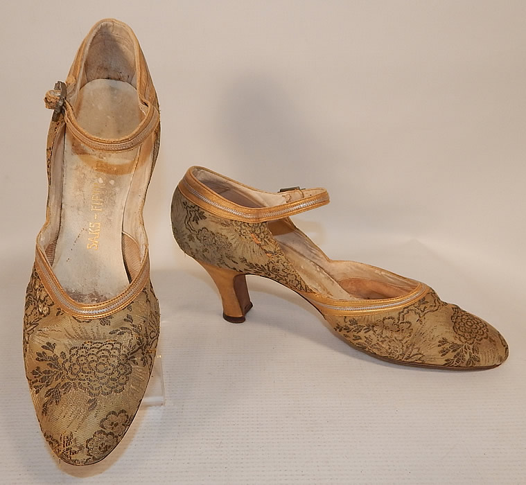Vintage Saks Fifth Avenue Art Deco Gold Silver Leather Lamé Lame Brocade Flapper Shoes
They are made of a gold lamé silk damask weave brocade fabric with a woven floral pattern design and gold, silver metallic leather trim edging.